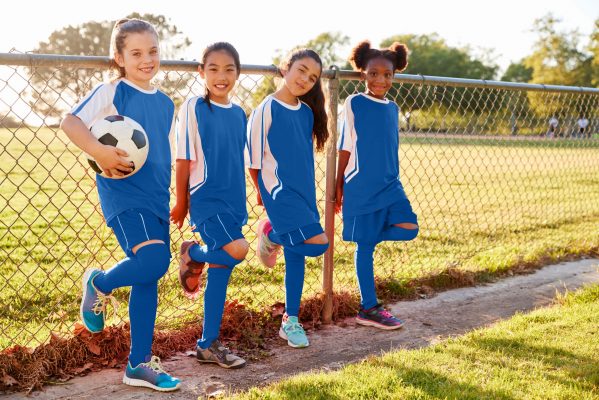 four-pre-teen-girls-in-a-soccer-team-looking-to-ca-2021-08-26-16-13-18-utc_BLAU